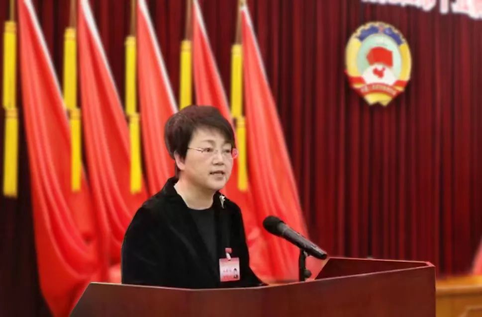 政协主席杭春芳.jpg