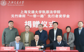 捐赠签约成功后合影留念(1).png